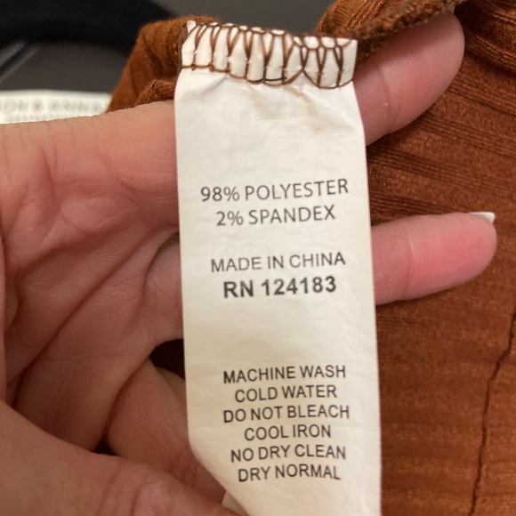 Crop top - Picture 3 of 4